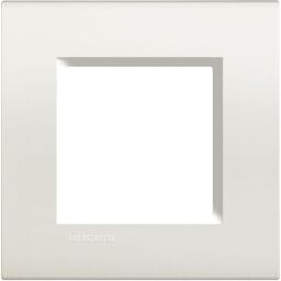 Bticino LivingLight Рамка прямоугольная, 1 пост, цвет Белый (LNA4802BI) от производителя BTicino