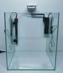 Аквариумный набор – аквариум куб CUBE 18,7 L, 25*25*30 см, 4 мм (HELMON 18.7 L cube) от производителя NoName