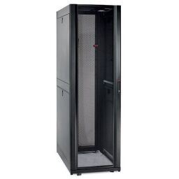 Шкаф APC NetShelter SX 42U (600x1070)мм цвет черный (AR3100) от производителя APC